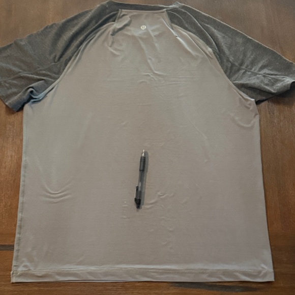 Lululemon Shirt Large. ****Minor Defects. See pictures Read Description***** - Picture 9 of 12